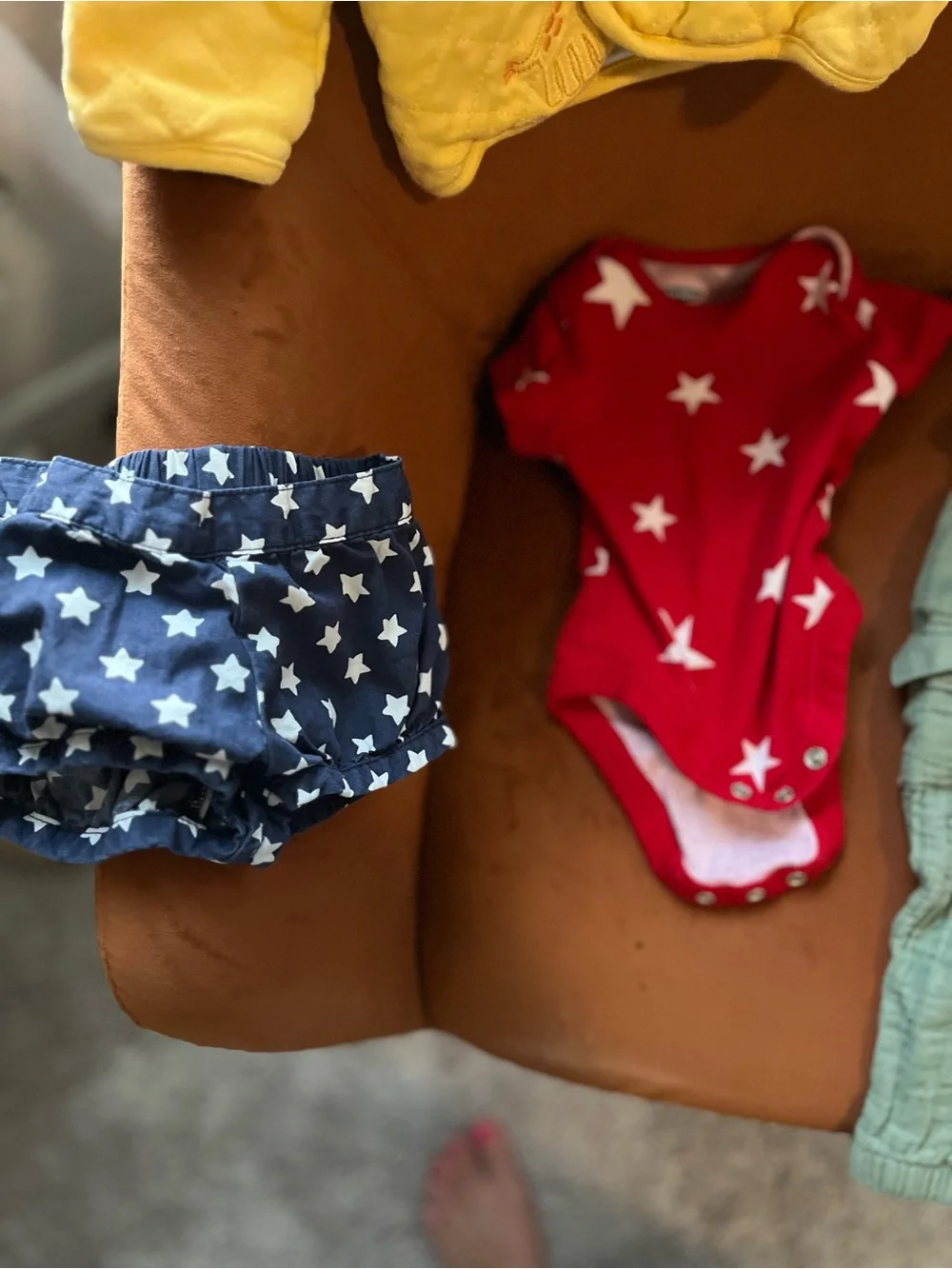 Various cute baby outfits - 5 items